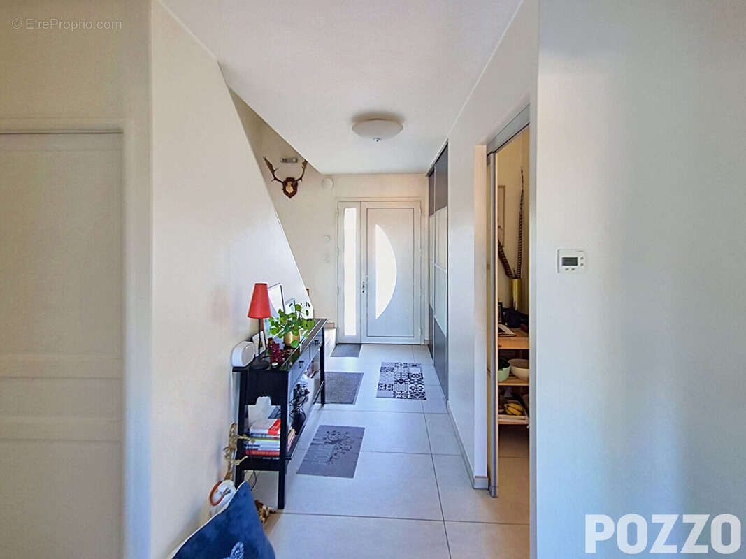 A vendre Maison recente de 8 pp située à Biéville Beuville 14112 - photo 7