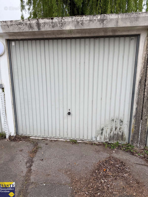 Parking à PONTAULT-COMBAULT
