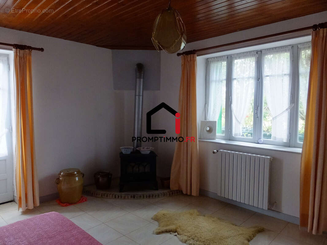 Maison 154 m² à Ainay-Le-Chateau  - photo 9