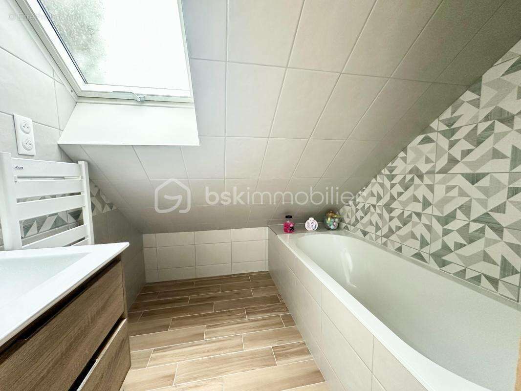 maison familiale sur  sous sol total  entièrement rénovée à 5 min de l'A16' - photo 11