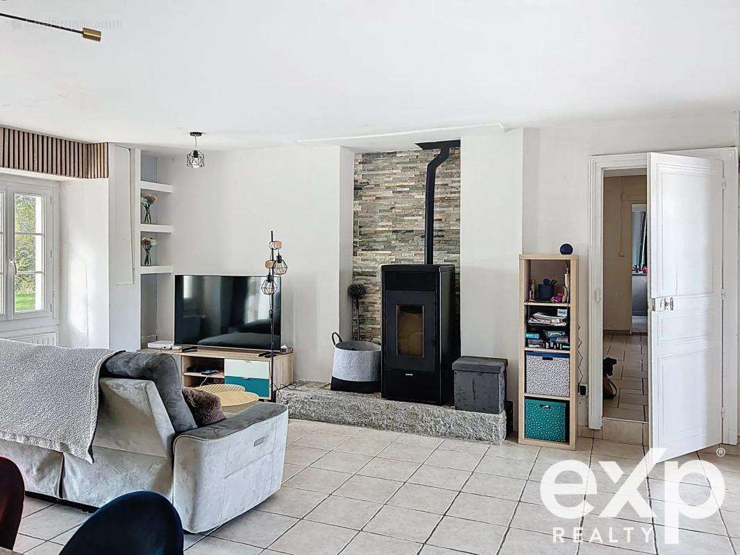 Maison à LA CHAPELLE-BASSE-MER