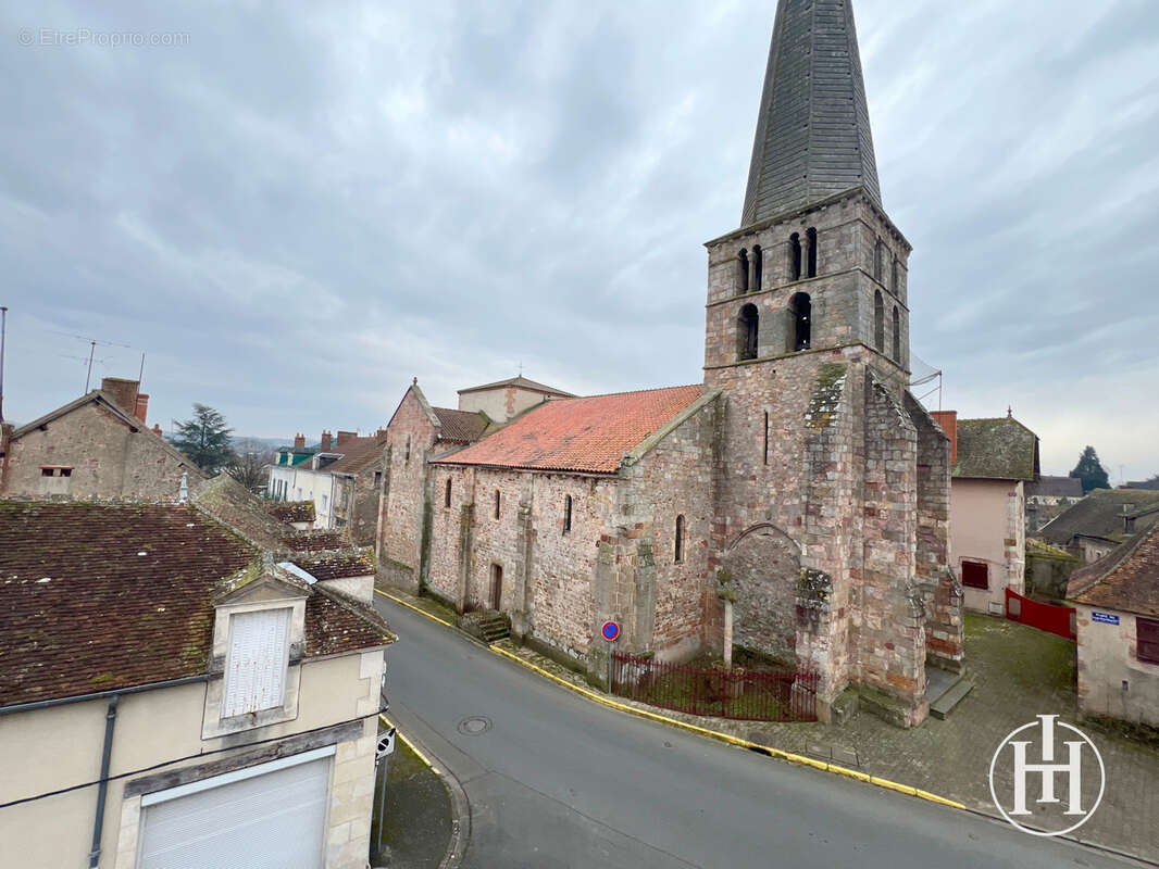 Appartement à VALLON-EN-SULLY