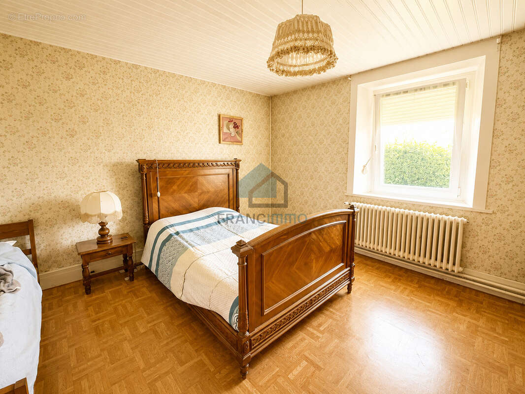 Belleherbe - grande maison avec dependances - photo 15