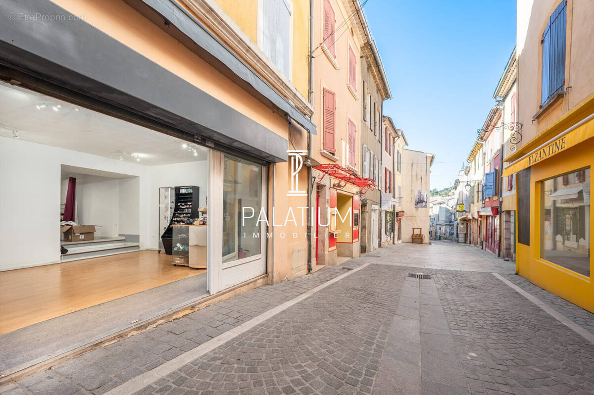 Commerce à GREOUX-LES-BAINS