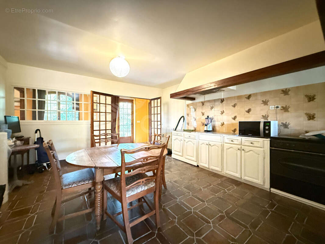 Demeure Cernoy En Berry 16 pièce(s) 575 m² sur 17586 m² - photo 6