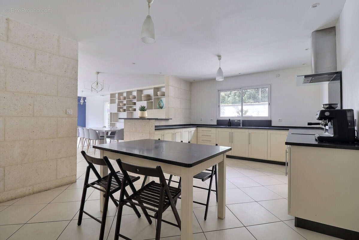 maison 5 pièces - 155 m² - Landiras - photo 4