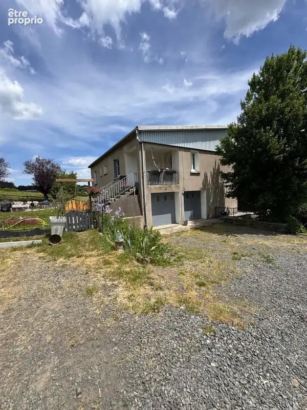 Immeuble de rapport : 2 logements avec cave, garage et terrain chacun - photo 1