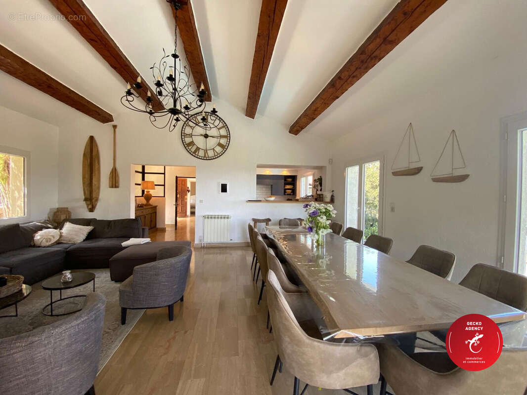 Maison à ROQUEBRUNE-SUR-ARGENS