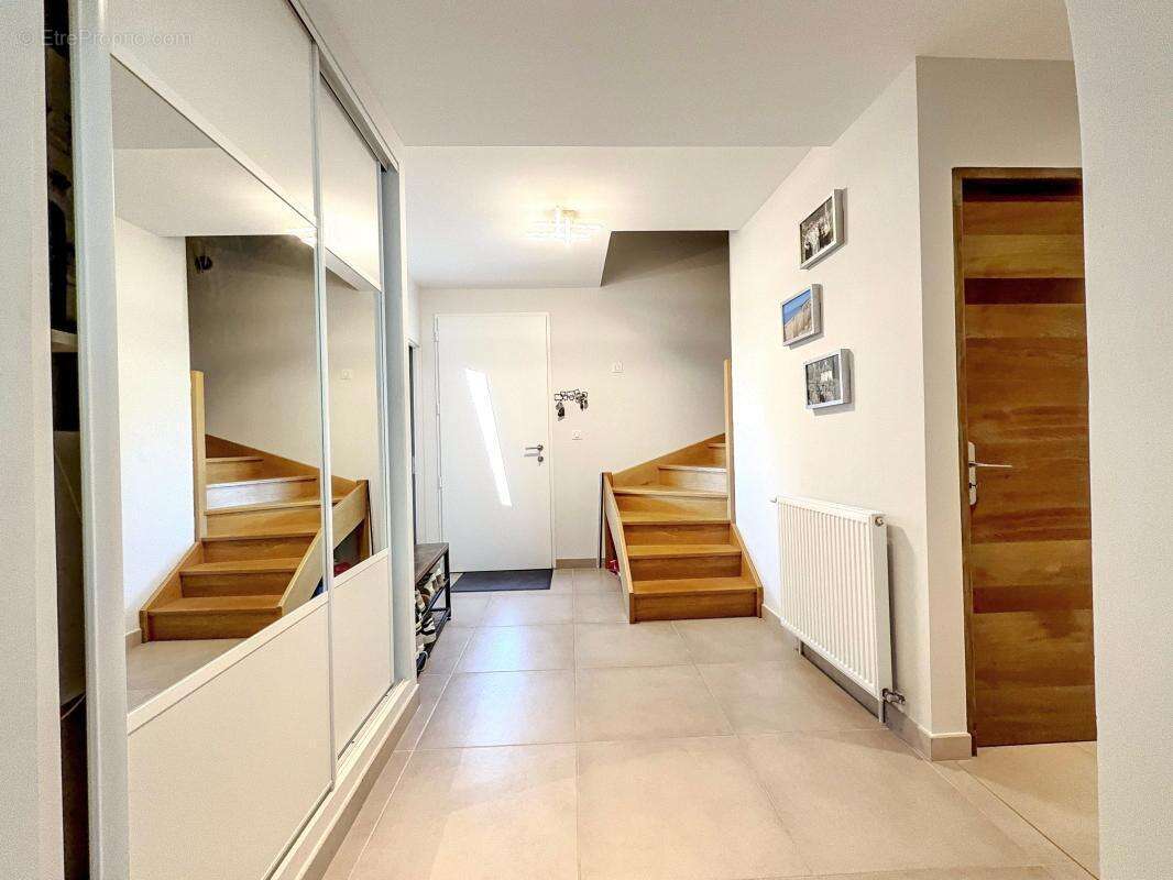 À vendre – Gevrey-Chambertin  Maison familiale entièrement rénovée de 182 m² 5 chambres - photo 9