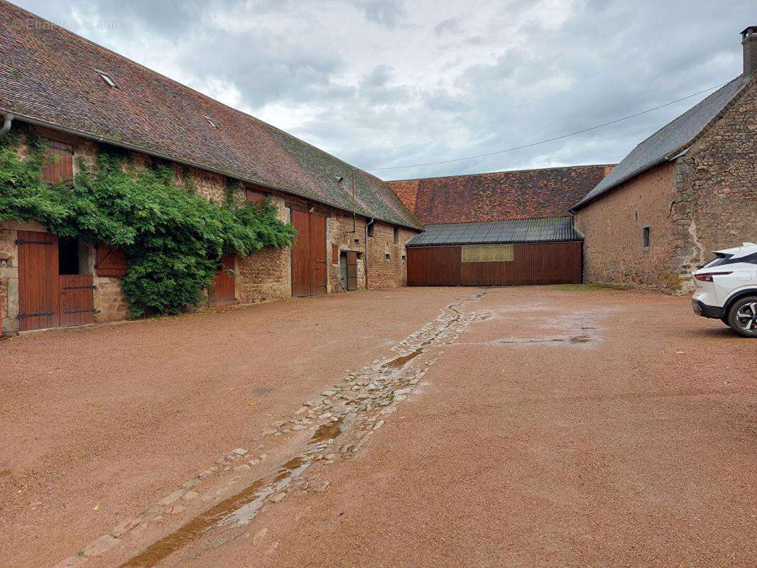 Maison à SAINT-MARTIN-DE-SALENCEY