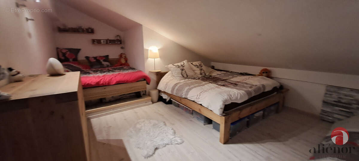 Appartement à MORILLON