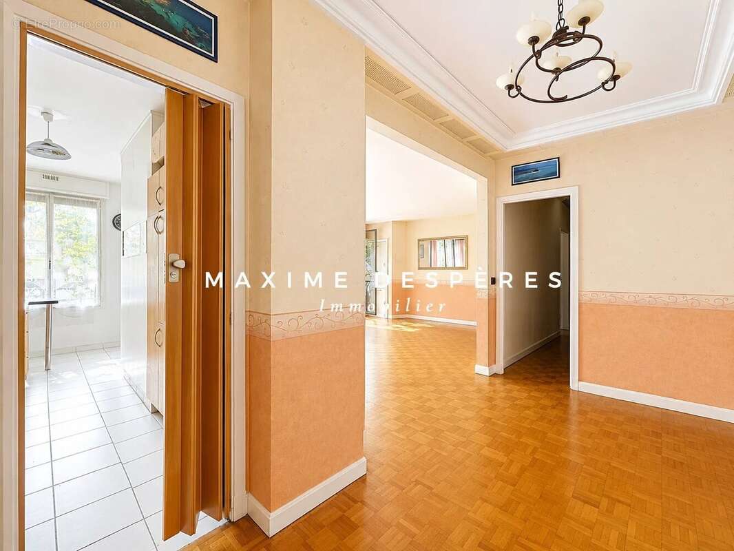 Appartement à NEUILLY-SUR-SEINE