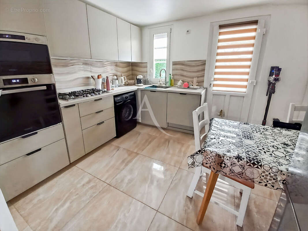 Maison à SAINT-ETIENNE-DU-ROUVRAY