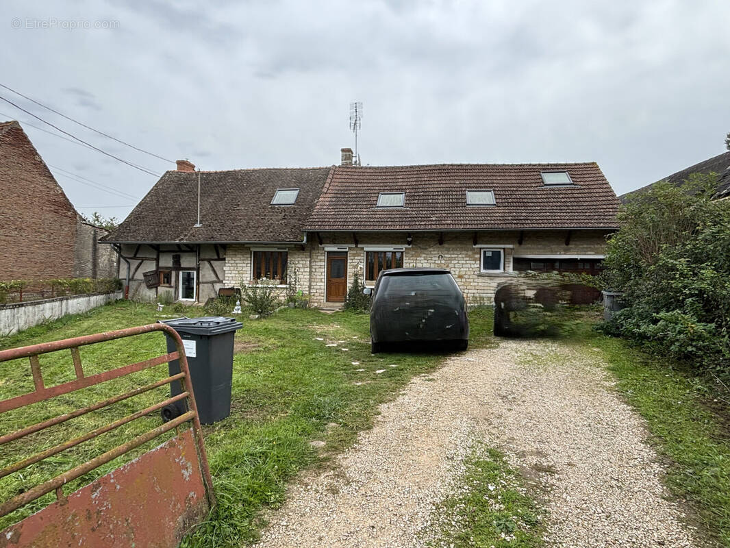 Maison à SAINT-GERMAIN-DU-PLAIN