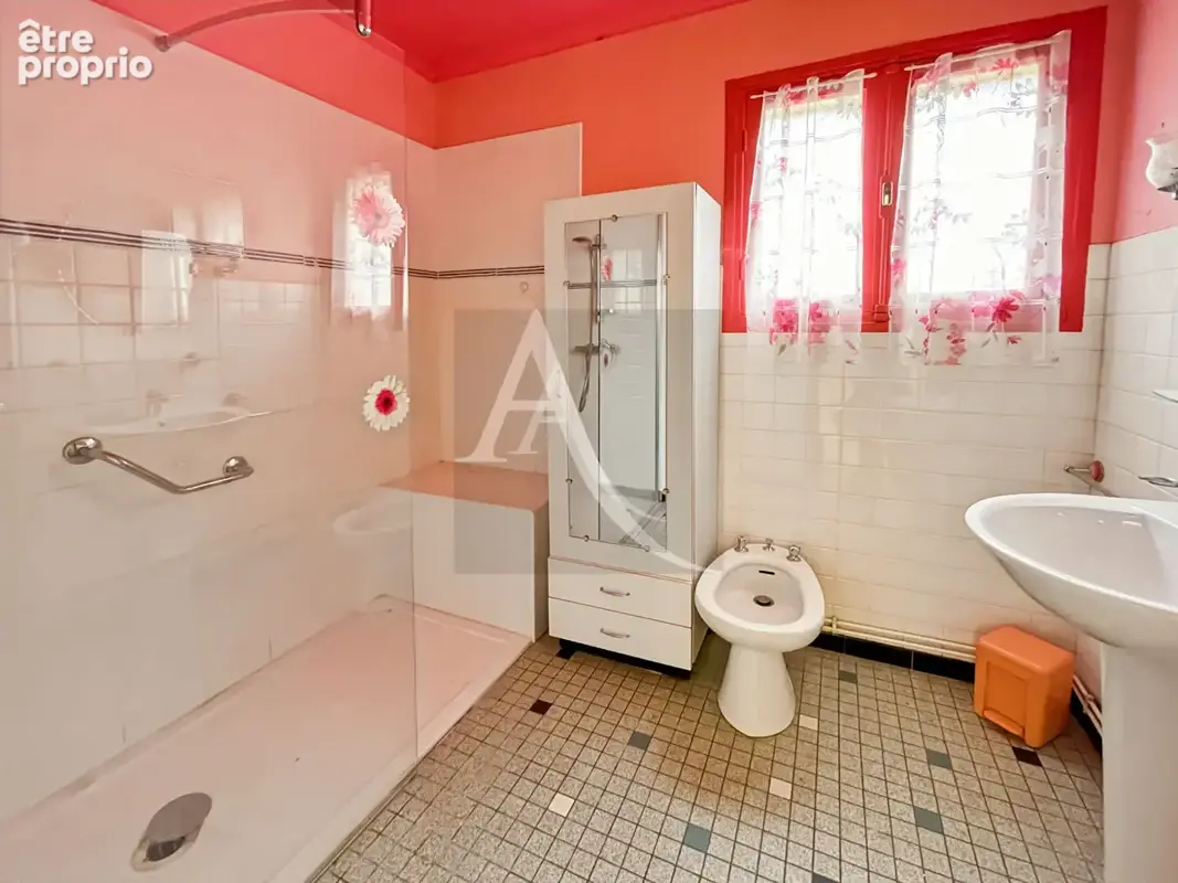 Maison de village avec beaucoup de dépendances ! - photo 9