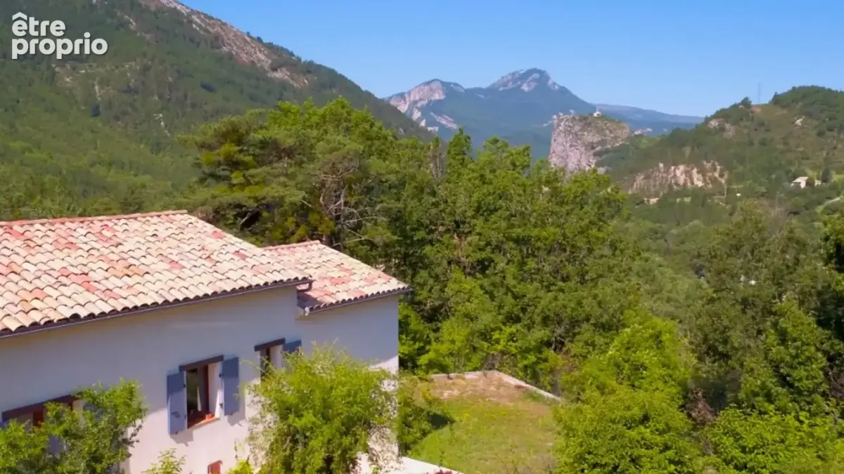 Dpt Alpes de Haute Provence (04), à vendre CASTELLANE maison 5 pièces - 143 m² - Terrain de 1143 m² - Plain pied - photo 3