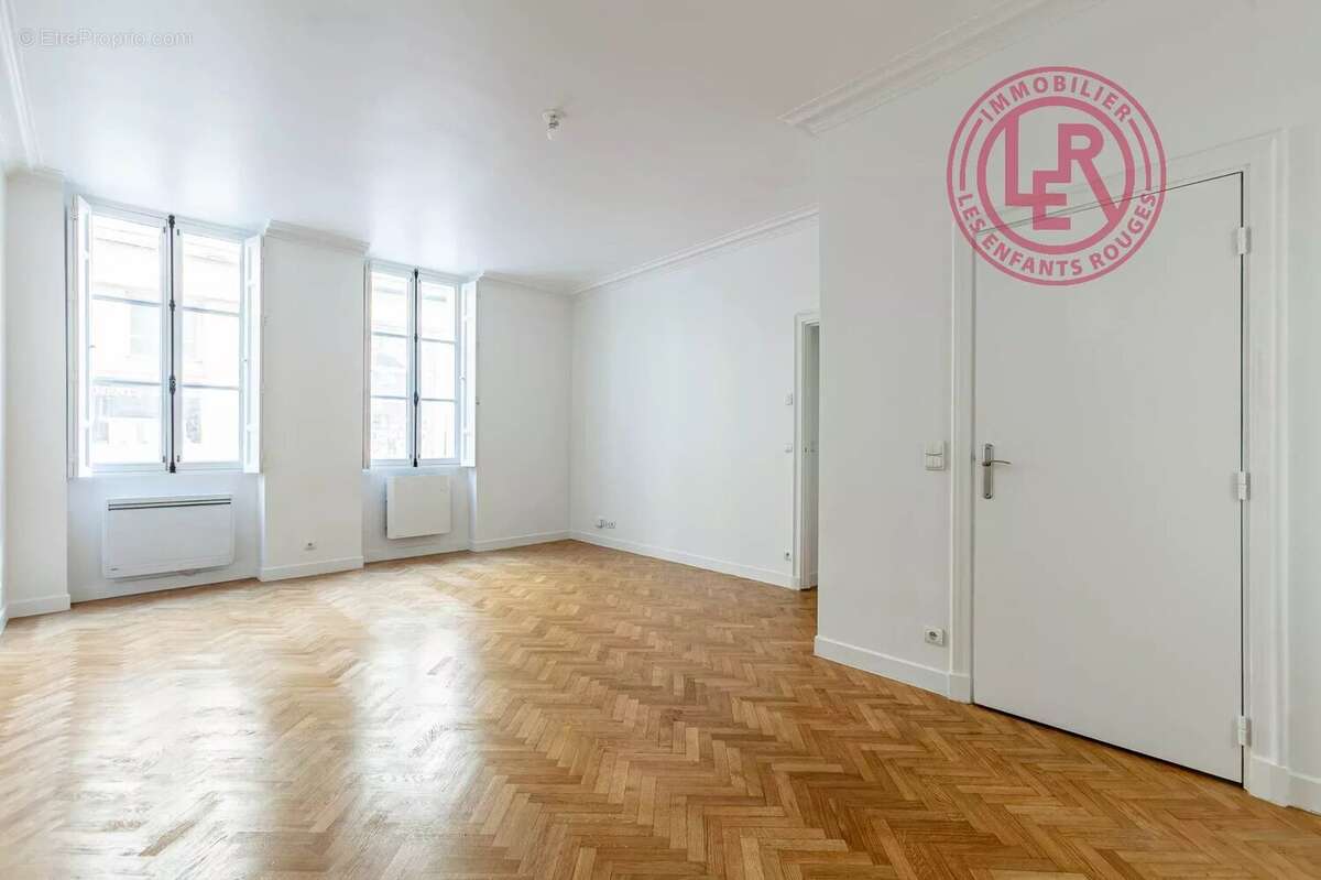 Appartement à PARIS-3E