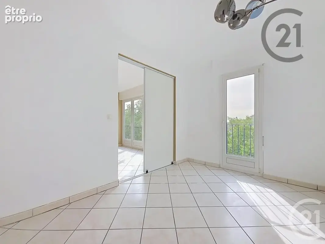 Appartement 4 pièces 74 m² à vendre à Troyes (10000) - photo 4