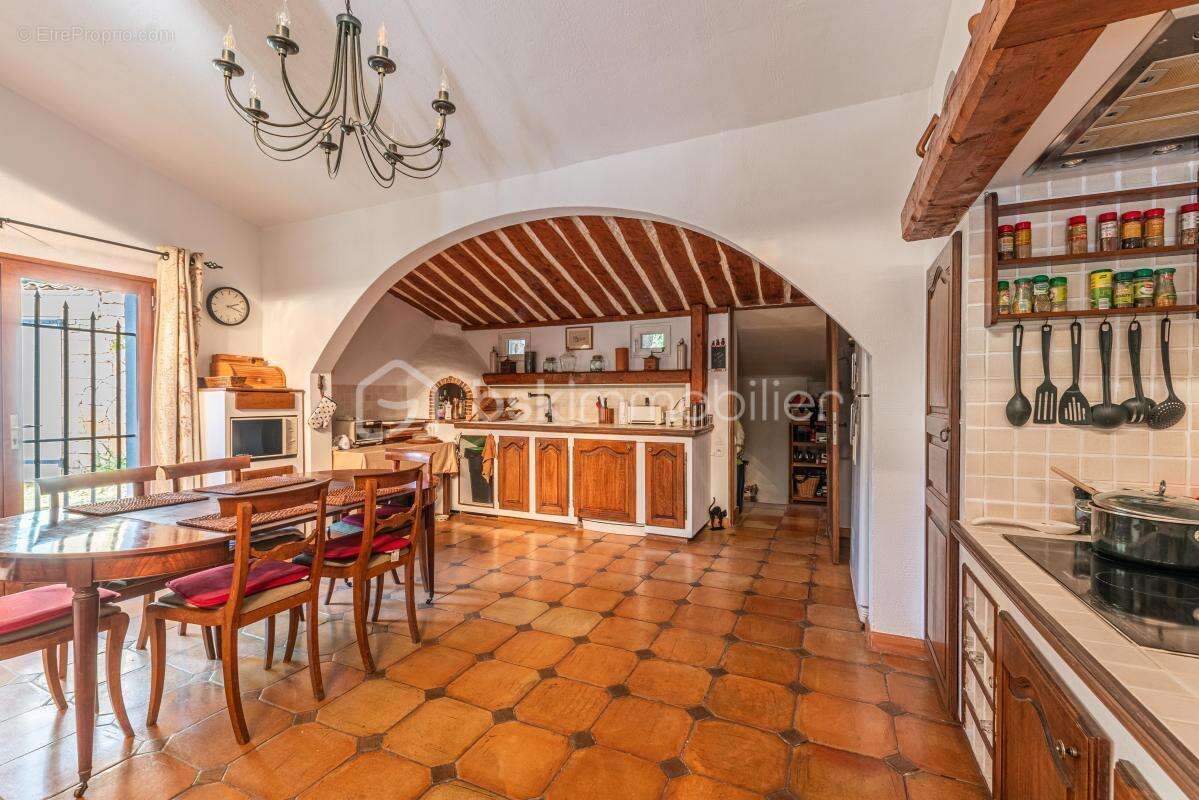 Maison à MEOUNES-LES-MONTRIEUX