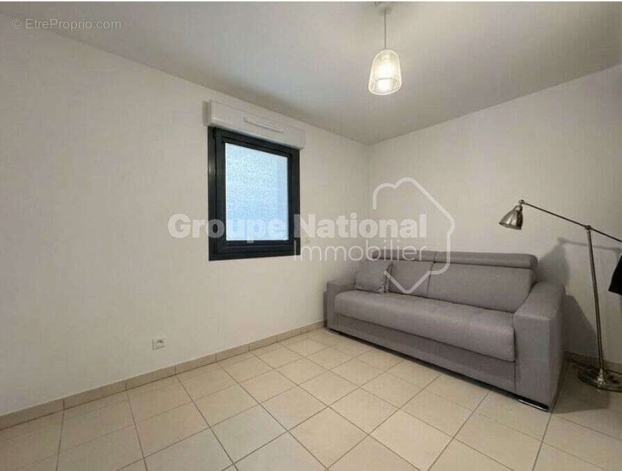Appartement à LA ROQUETTE-SUR-SIAGNE