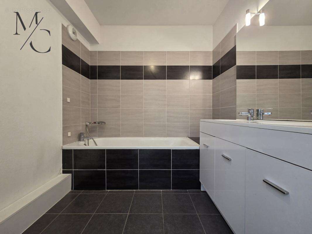 Appartement à BEAUZELLE