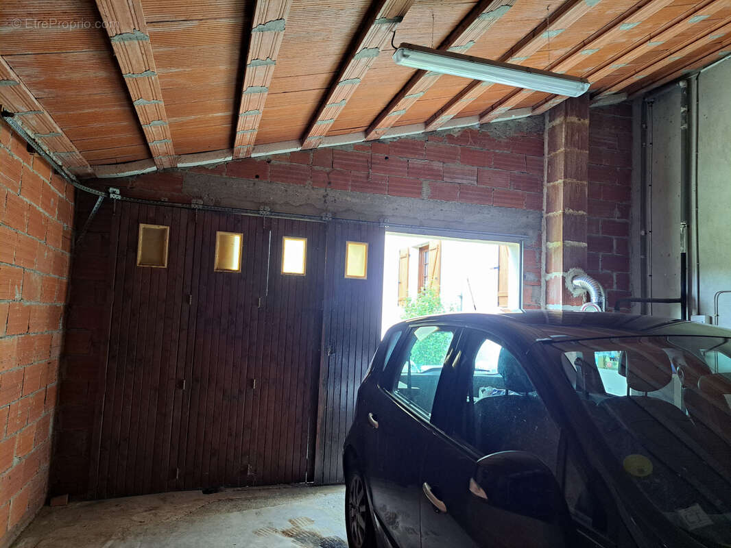 Grande maison sur un terrain de 15 780m2 avec une piscine et un garage de 52m2 - photo 21