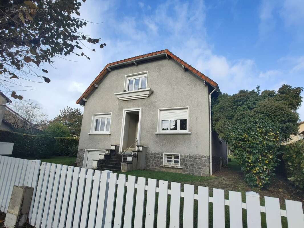 Maison à SAINT-JUNIEN