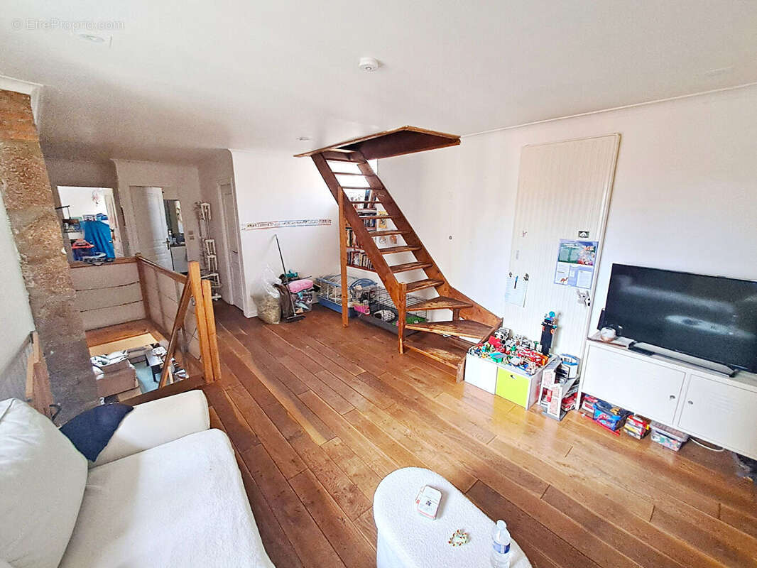 Maison à SOUCIEU-EN-JARREST