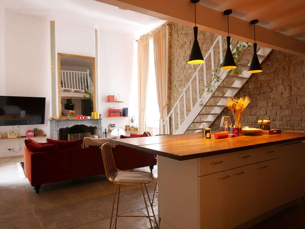 Cuisine - séjour - Appartement à NIMES