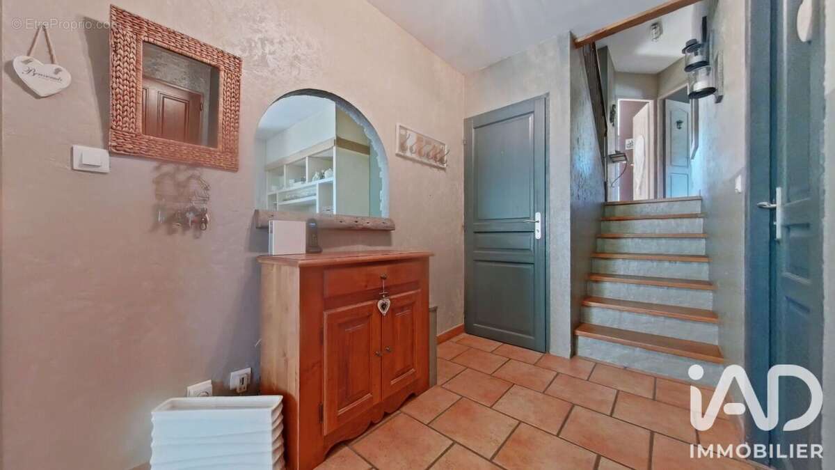 Maison 113 m² à Premanon  - photo 4