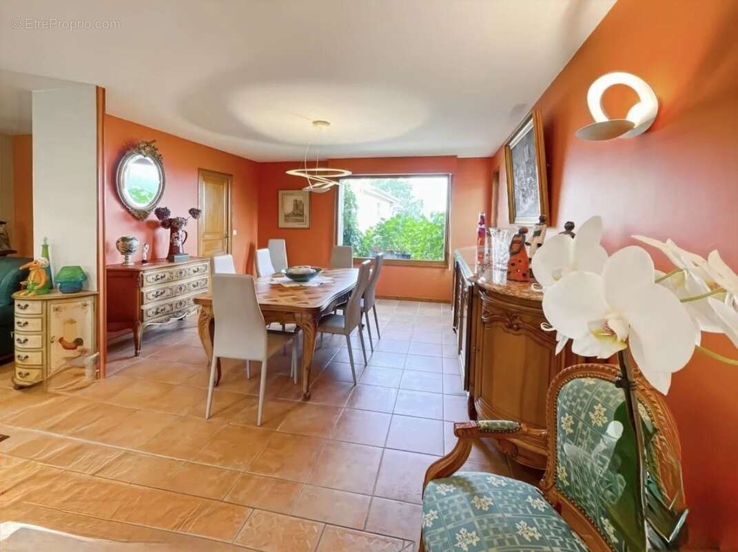 Maison à SAINT-GENEST-LERPT