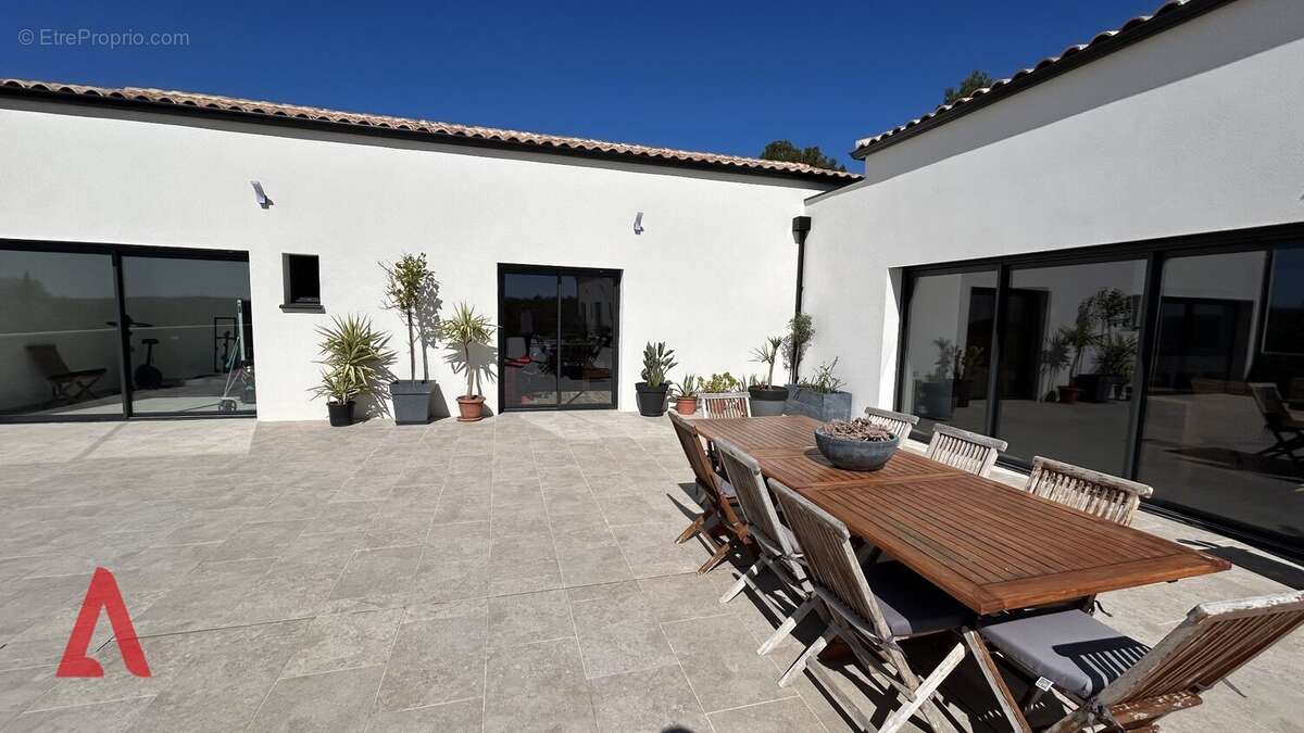 Villa contemporaine d'exception  300 m² habitables  4 suites  Vue panoramique  Prestations haut de gamme - photo 14
