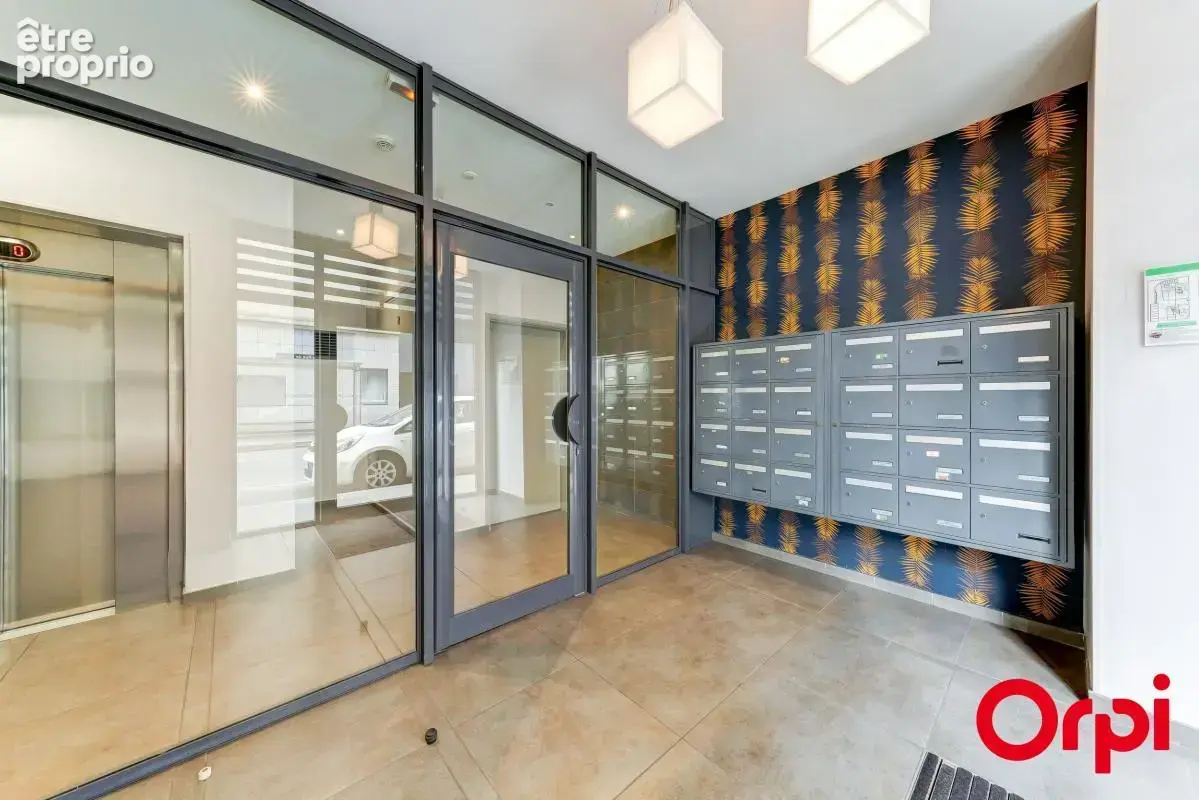 A vendre - Appartement type T4 de 75 m2 avec balcon et garage double - photo 13