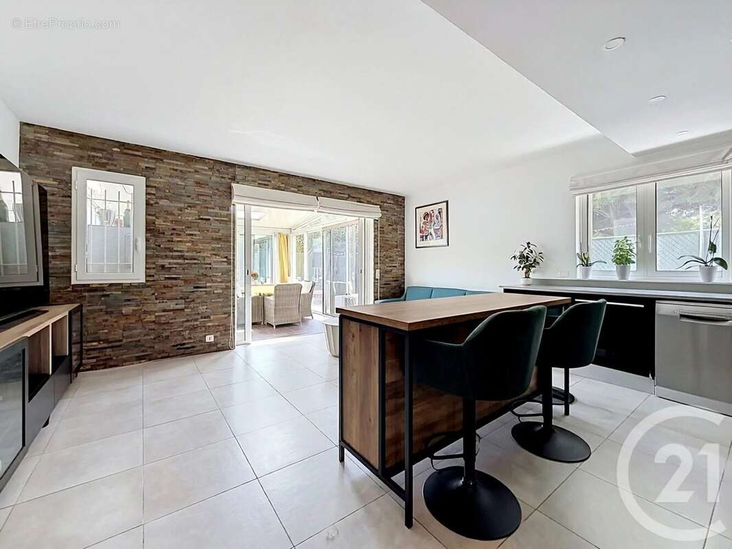 Appartement à MOUGINS