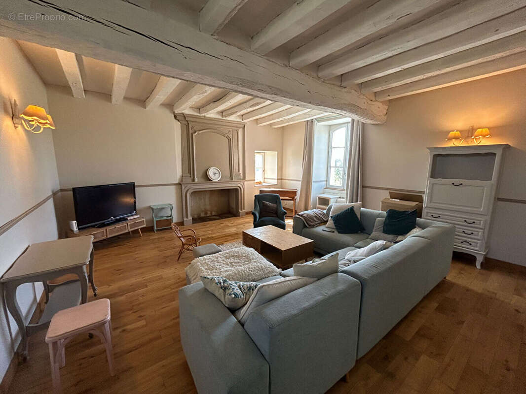 Maison à BECON-LES-GRANITS