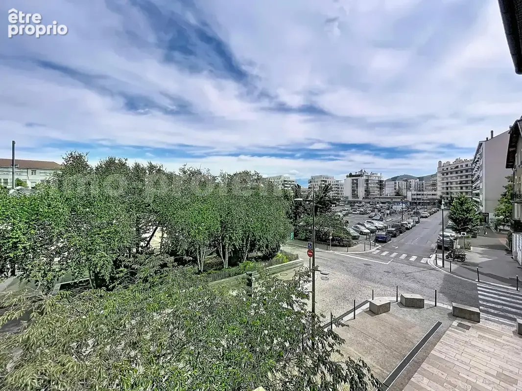 Appartement_T2_Annemasse_belle_superficie_prox_frontière_Suisse_tram_Ceva_direction_GENEVE_Frontaliers_Balcon_Saleve_Montagne - Appartement à ANNEMASSE