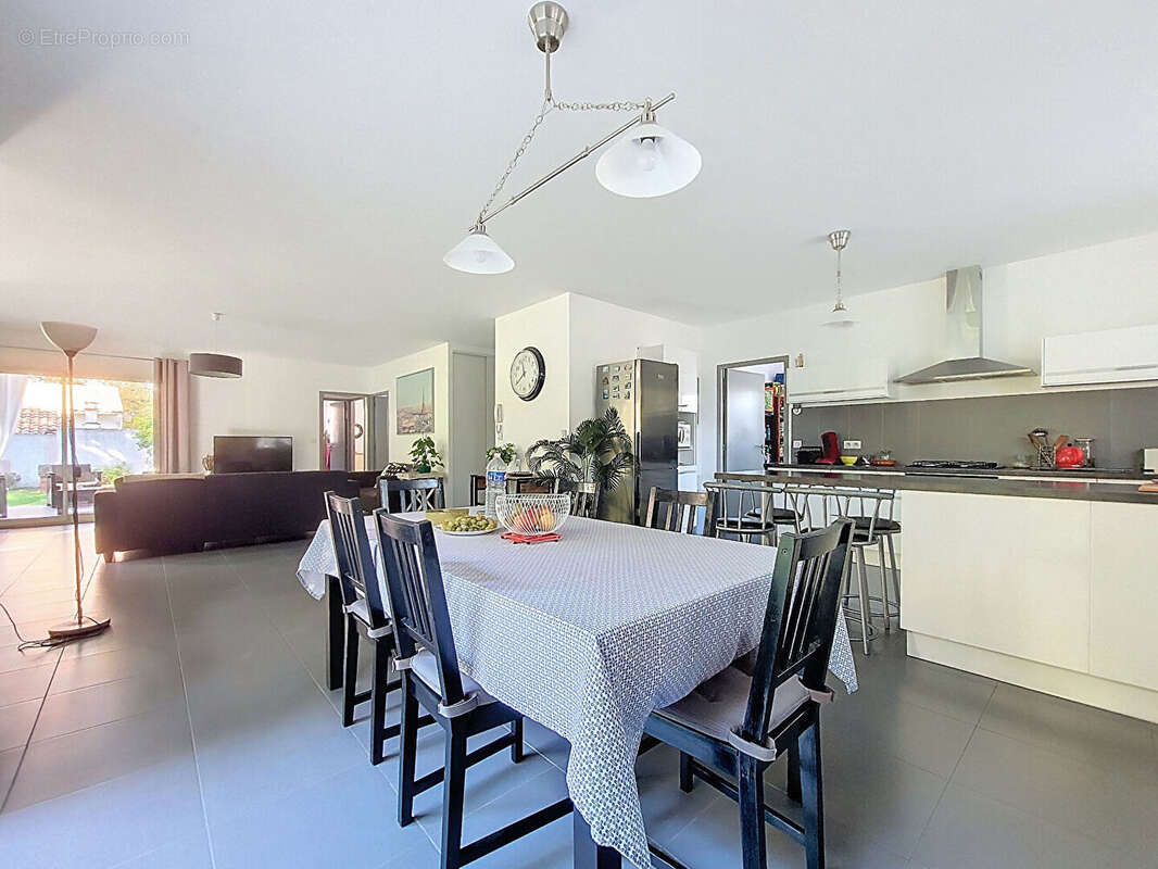 Maison à BLANQUEFORT