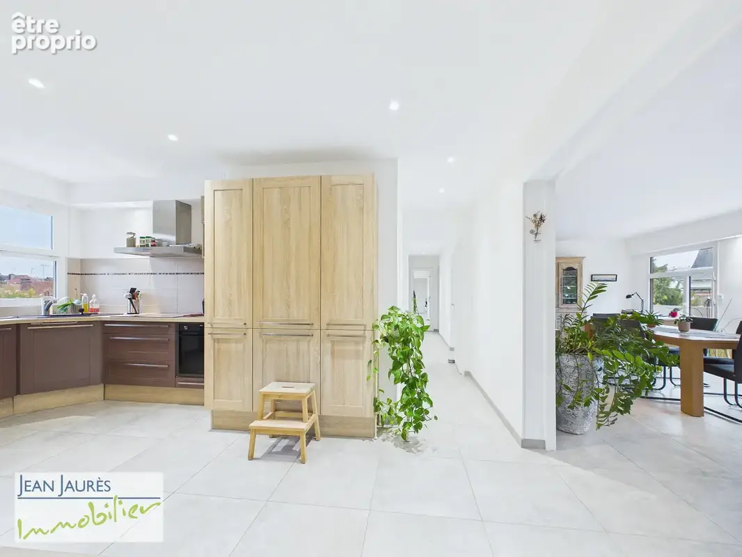 Superbe appartement de standing de 132m2, balcon, garage et cave. - photo 8