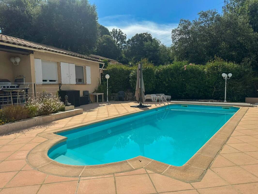 Maison à BAGNOLS-EN-FORET