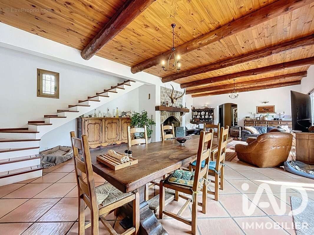 Maison 198 m² à Fayence  - photo 4