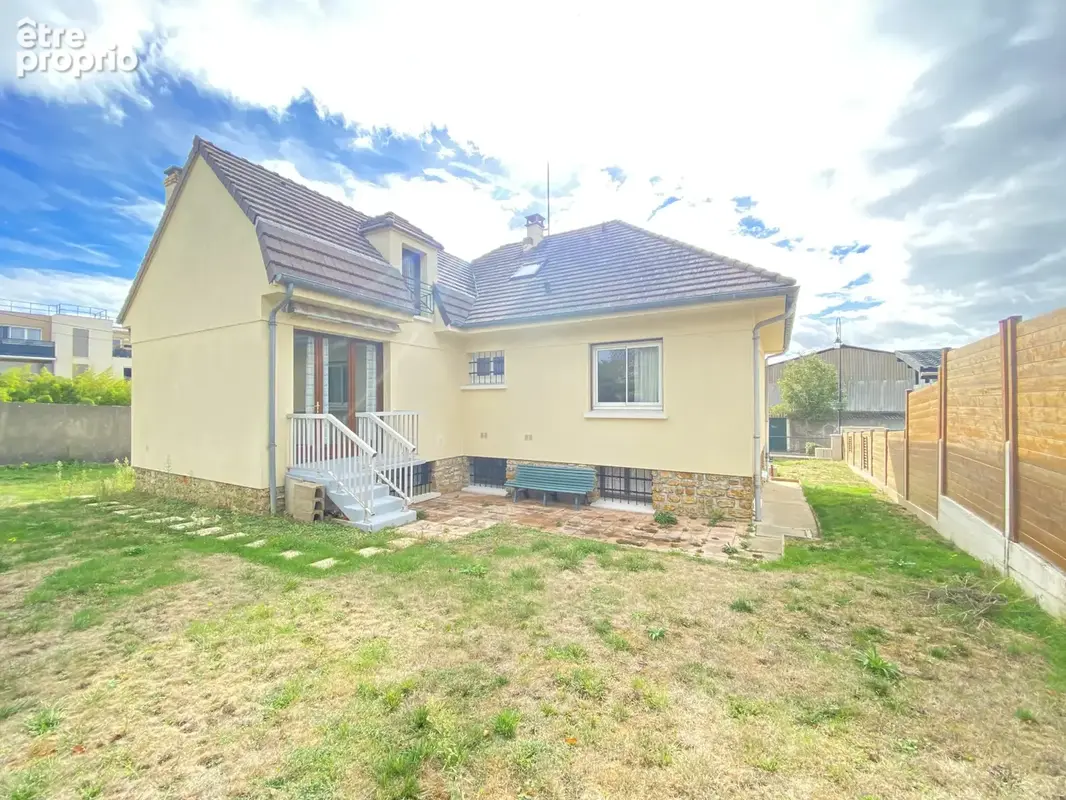 Maison à LA VILLE-DU-BOIS