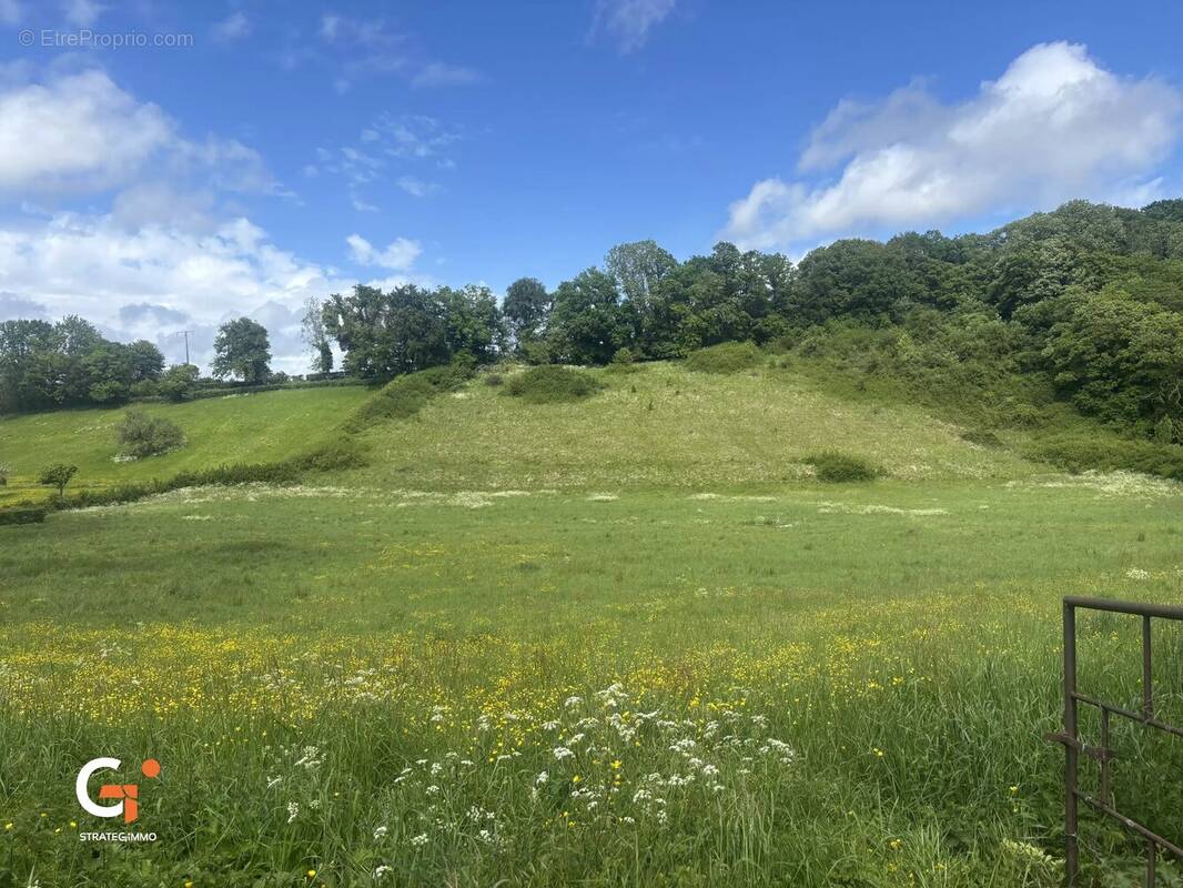 Terrain à CROISY-SUR-ANDELLE
