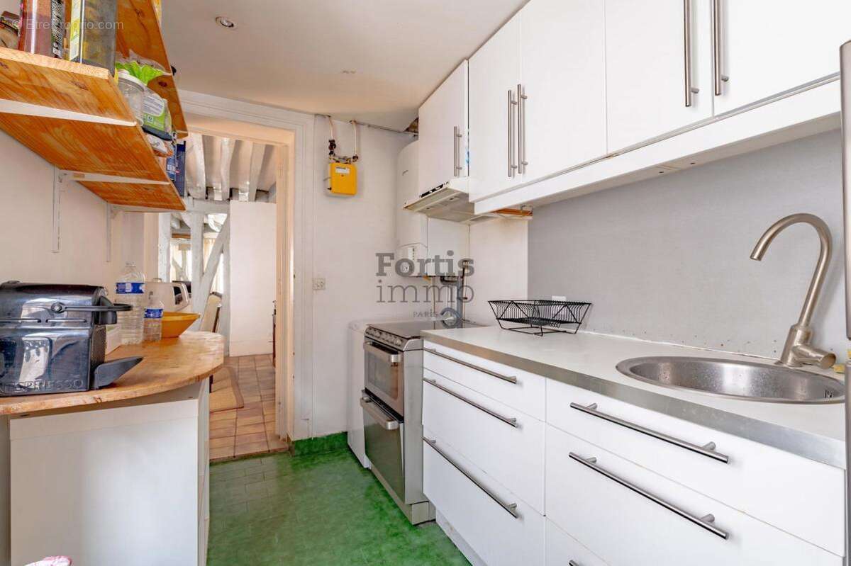 Appartement à PARIS-1E