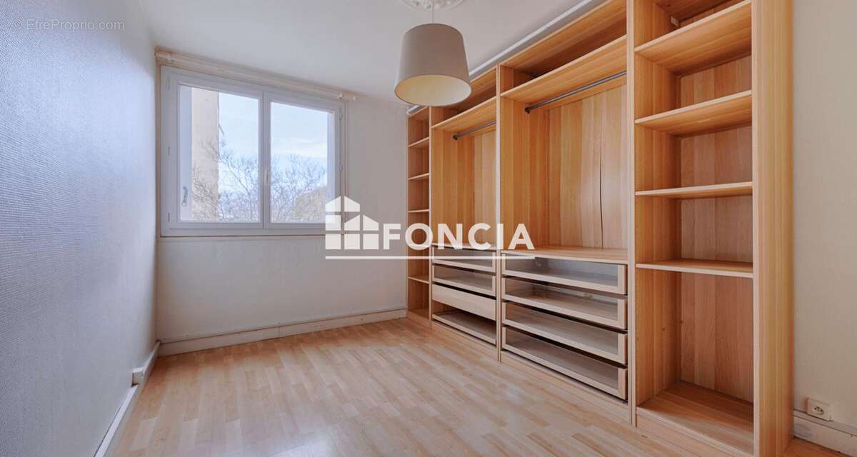 Appartement à LE PLESSIS-ROBINSON