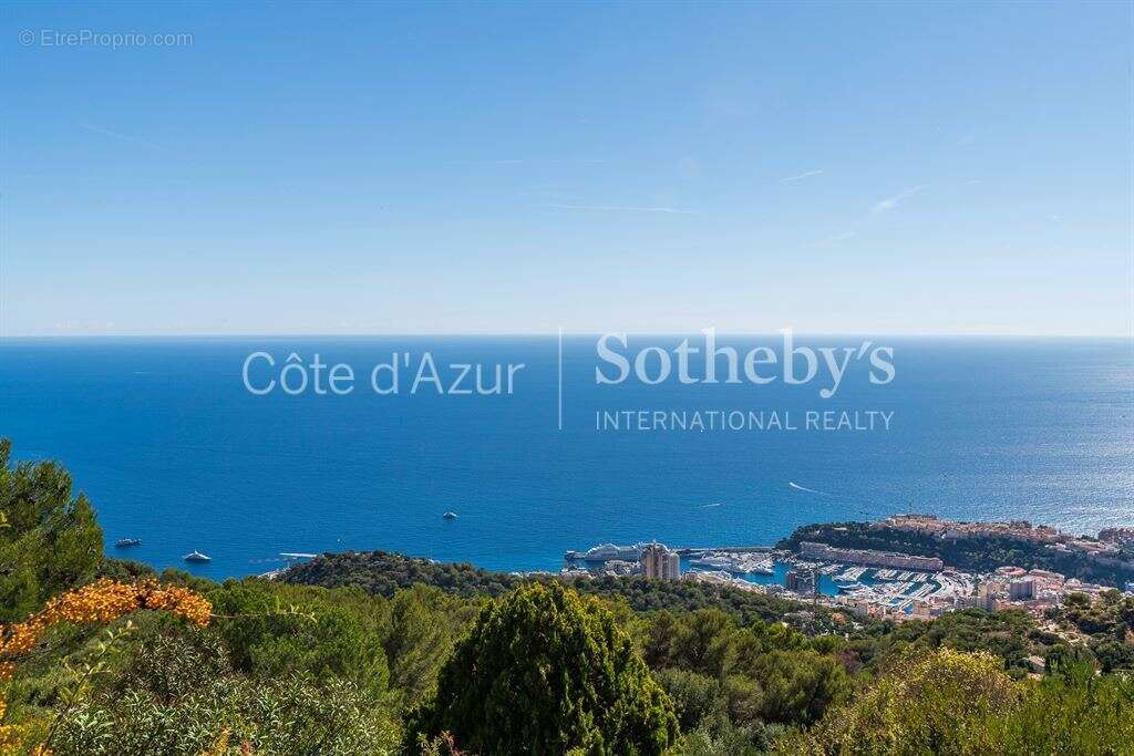 Appartement à LA TURBIE