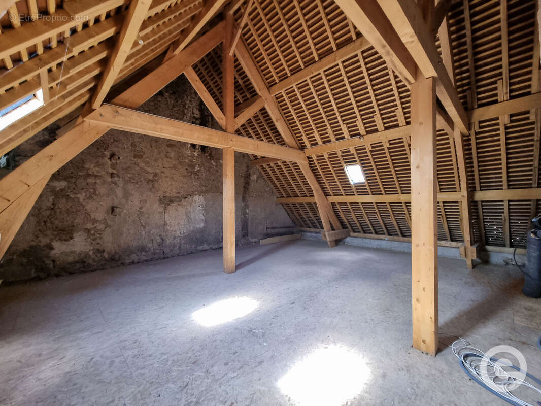 Immeuble de 5 logements au centre-ville d'Avallon avec dépendances - photo 15