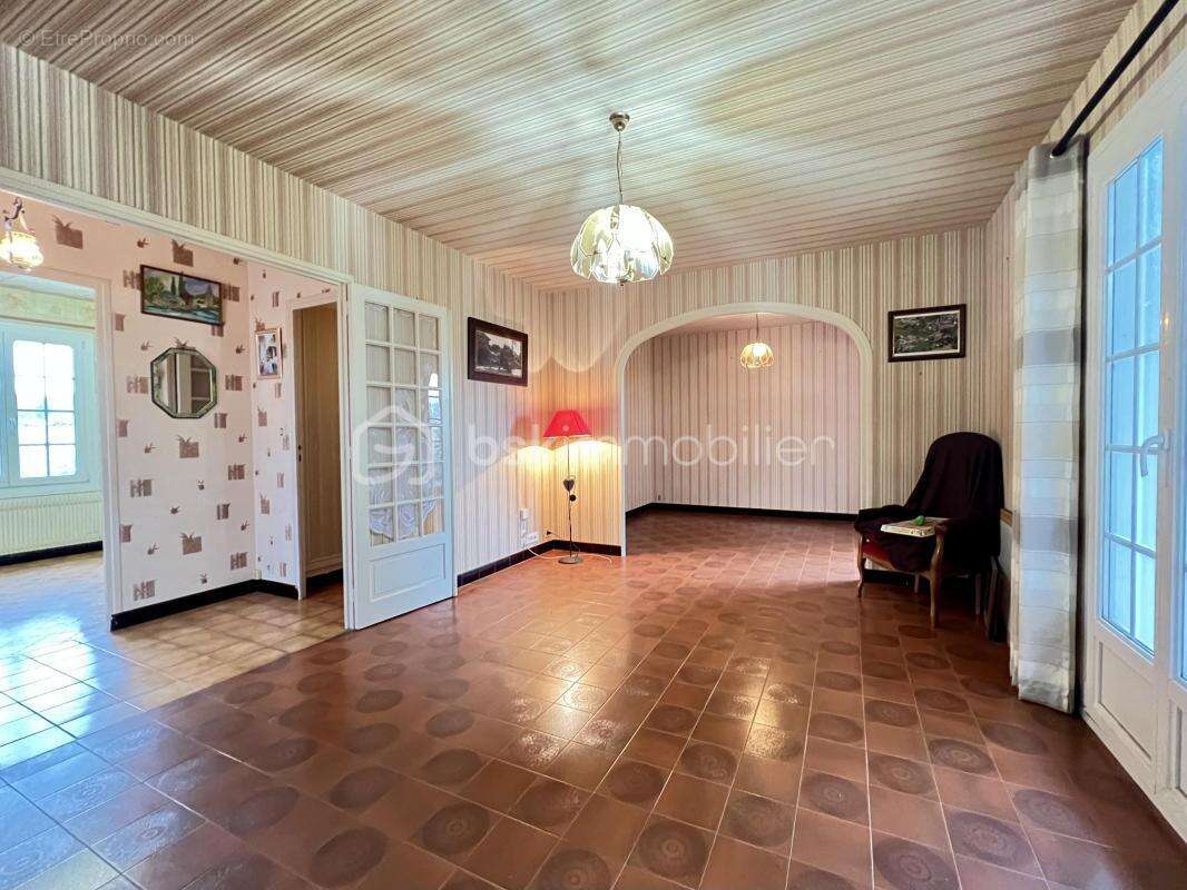 Maison à CHEMILLY-SUR-YONNE