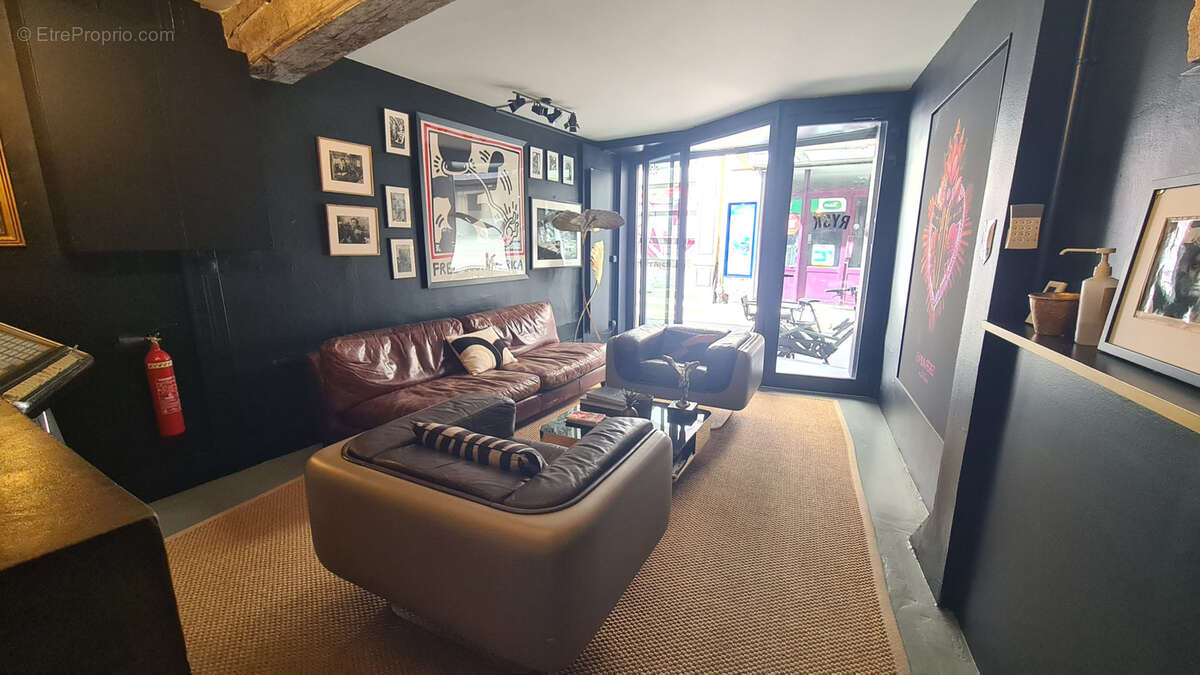 Commerce à PARIS-2E