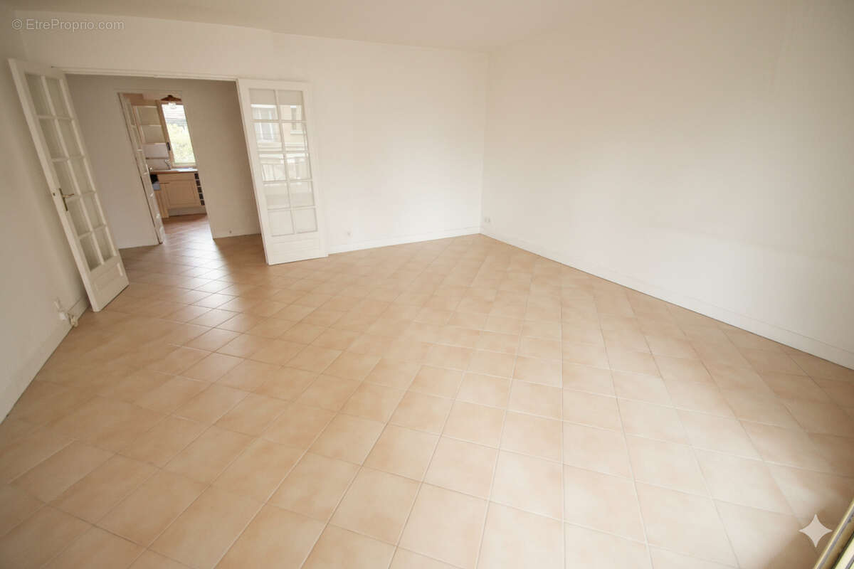 Appartement à LA GARENNE-COLOMBES