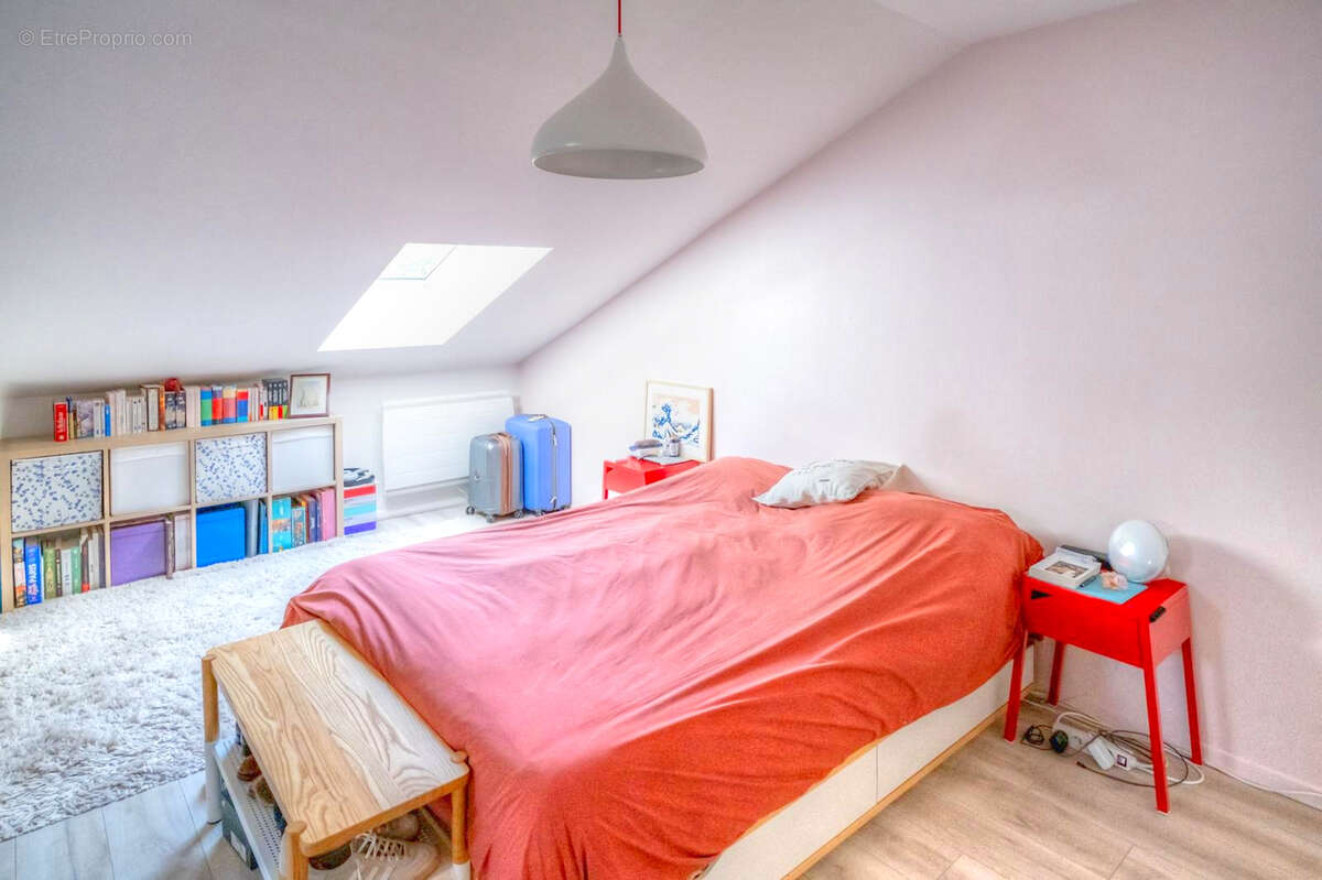 Appartement à LA GARENNE-COLOMBES